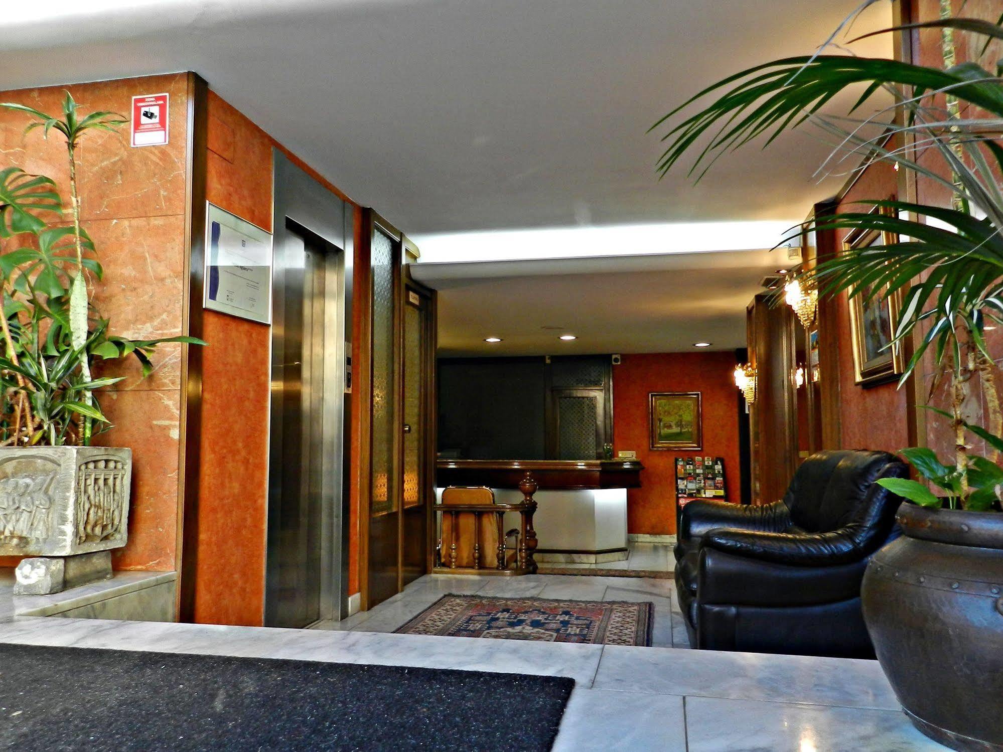 Hotel Alda Centro Хіхон Екстер'єр фото