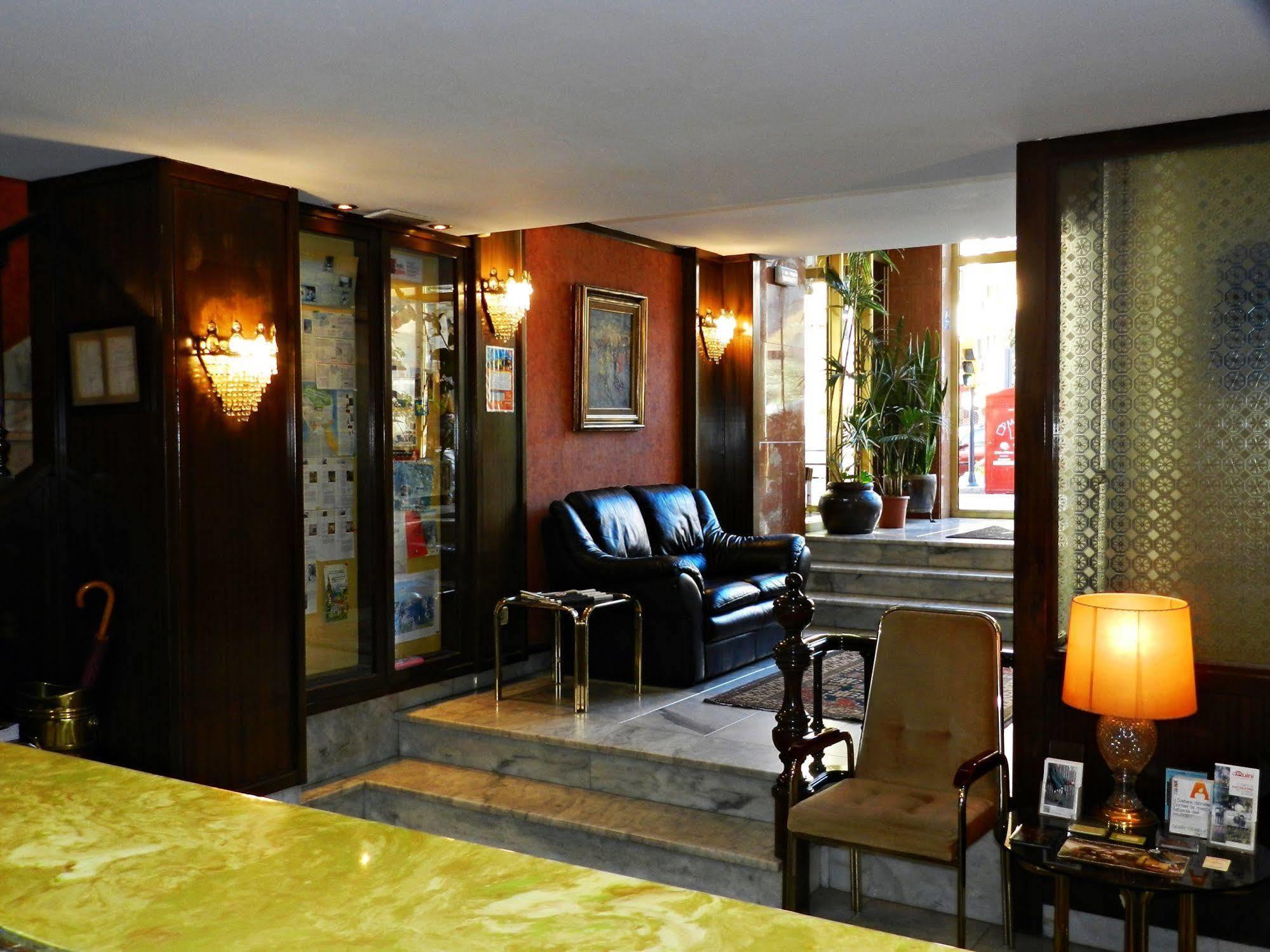 Hotel Alda Centro Хіхон Екстер'єр фото